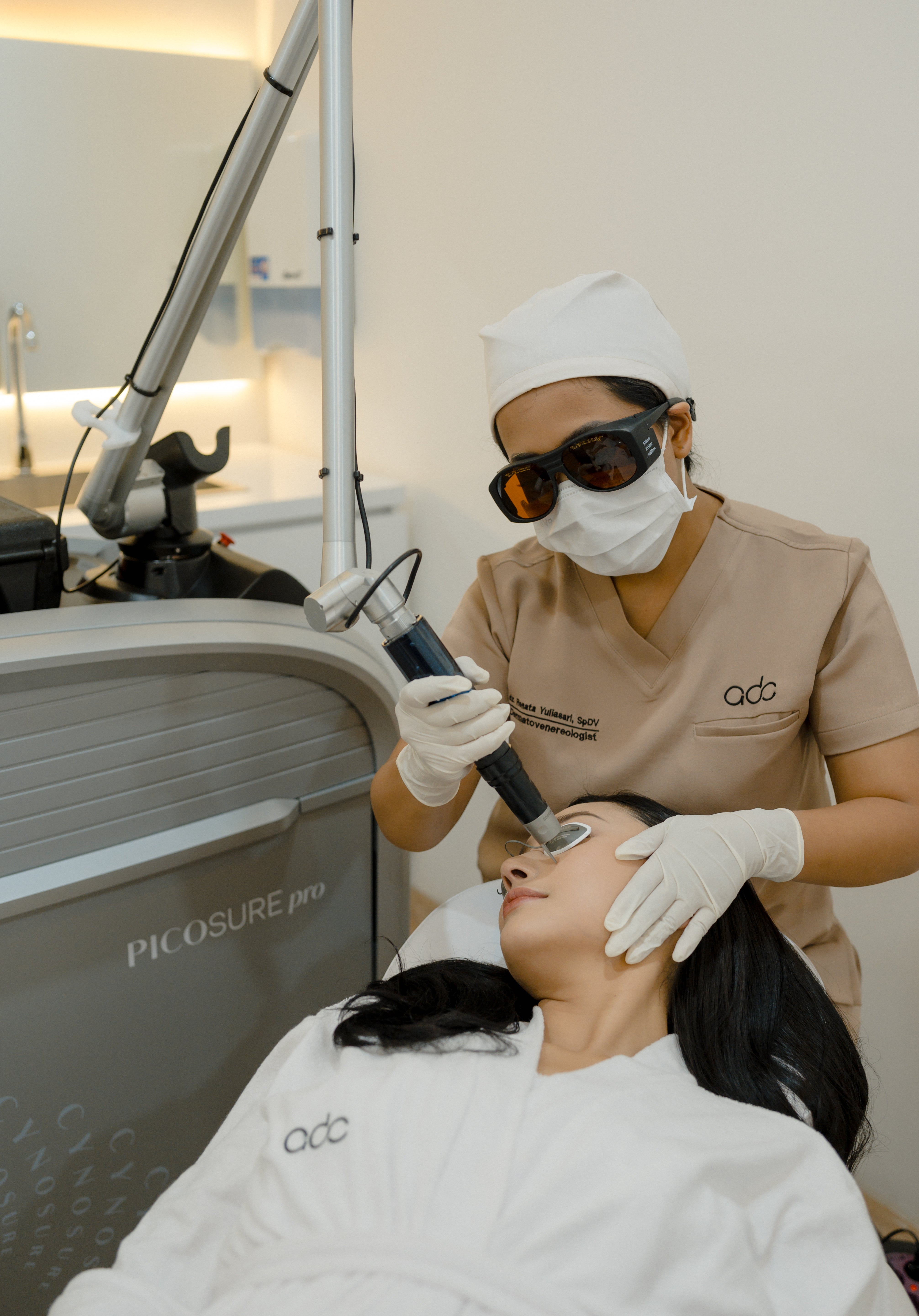 Perbedaan Pico Laser vs IPL untuk Flek Hitam: Mana Lebih Efektif?