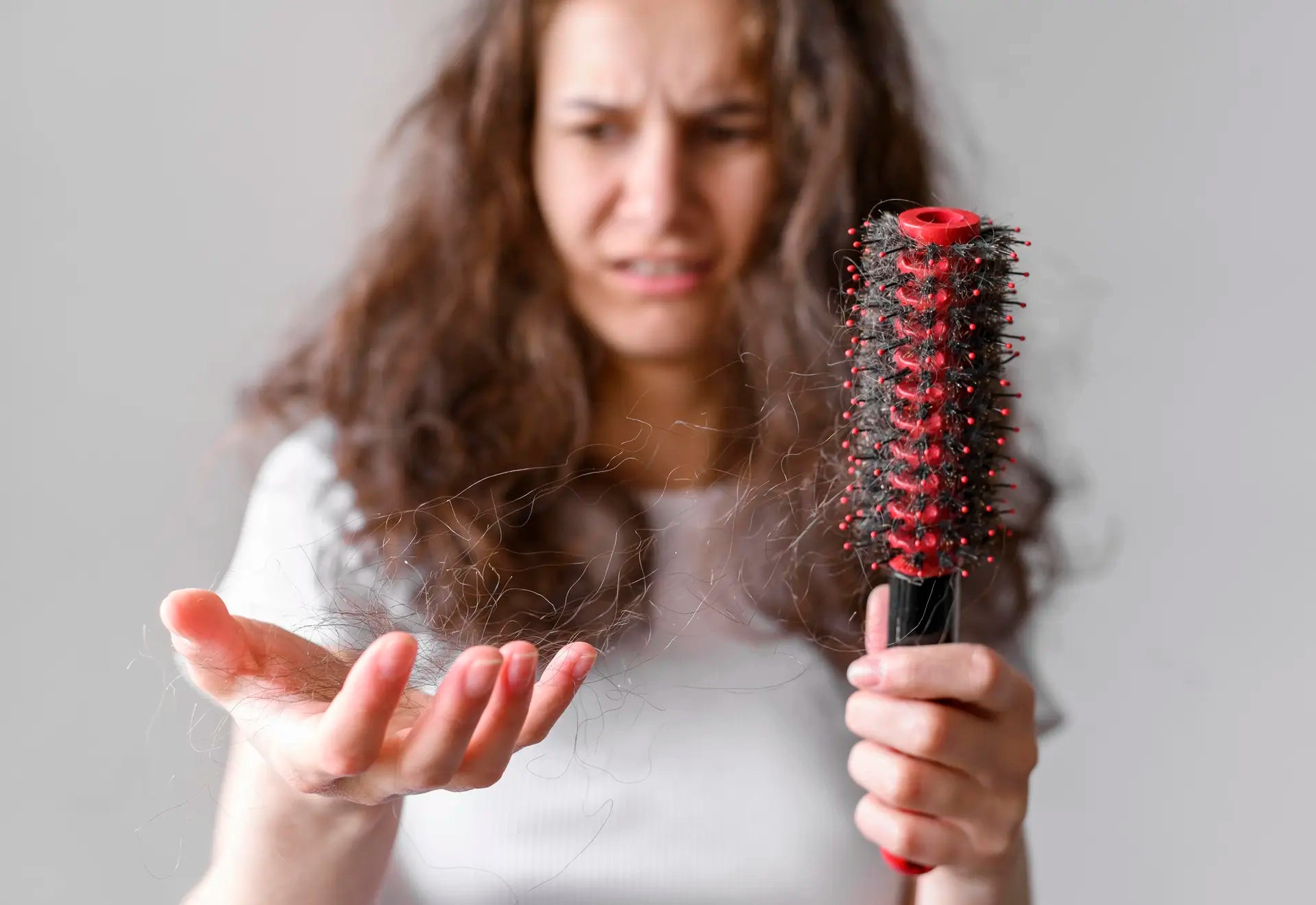 Wajib Kamu Tahu! Penyebab dan Cara Ampuh Mengurangi Rambut Rontok!